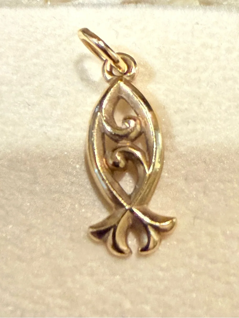 James Avery Delicate 14 K Gold Fish Pendant Necklace Charm - Women's Jewelry - Picture 2 of 2